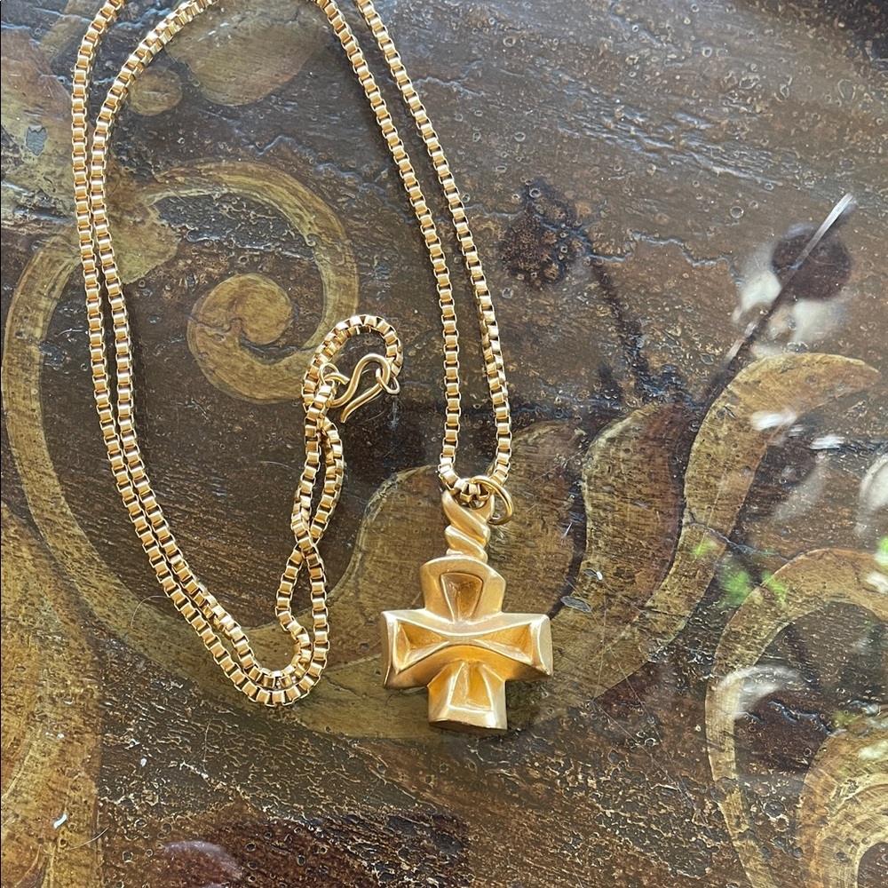 Source Unknown Gold Cross Charm Necklace